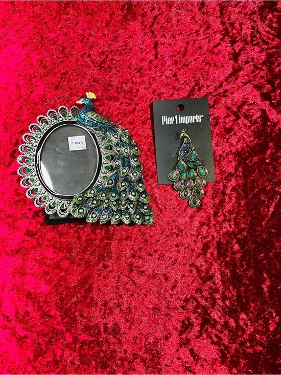 Vintage NWT Pier 1 Peacock Picture Frame and Peacock Brooch- Blue Green