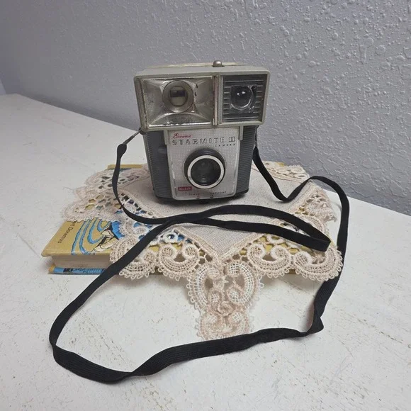 Vintage 1960s Kodak Brownie Starmite III‎ 127 Film Camera Grey Mid Century USA