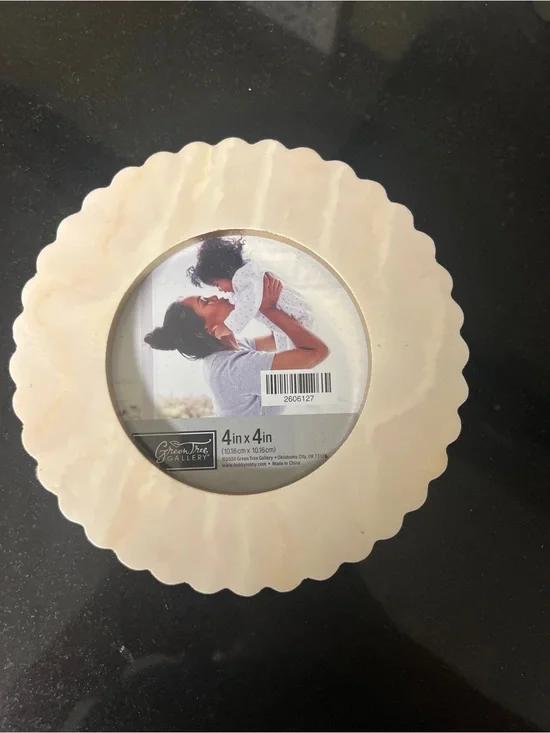 Green Tree Gallery Scalloped Round 4x4 Picture Frame Cream Gold NWOB