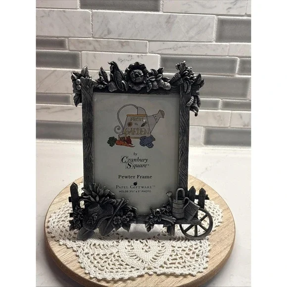 Vintage Pewter Picture FrameVegetable Garden 3D Table Top 3.5 x 5 Photo Sunroom