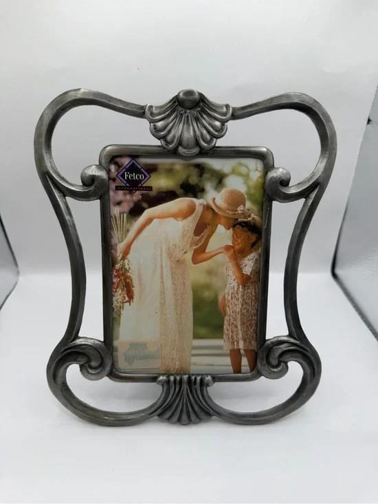 Fetco 5x7 Pewter Tone Art Nouveau Shell Picture Frame