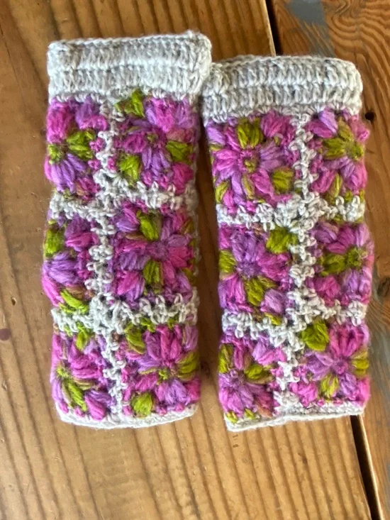 NEW Lost Horizons Nepal Wool fingerless gloves Pink Purple Green Crochet floral