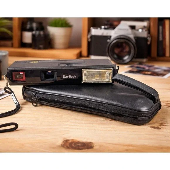 Vintage Berkey Keystone 410 Pocket Everflash Camera 110 Film Retro Camera