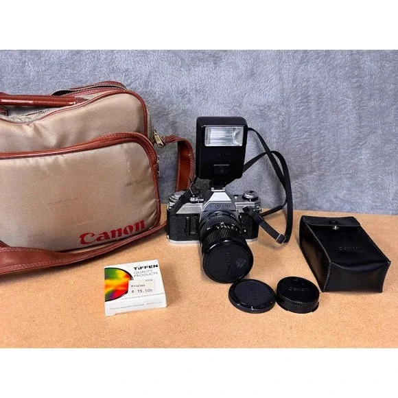 Canon AE-1 35mm Film SLR Camera‎ 35-70mm Lens Speedlite 155A Flash Case Bundle
