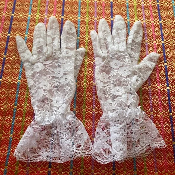 Vintage deadstock white lace ruffle gloves OSFA like new