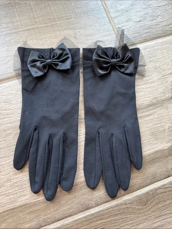 Vintage Cotton Lovers size B gloves with tulle and bows
