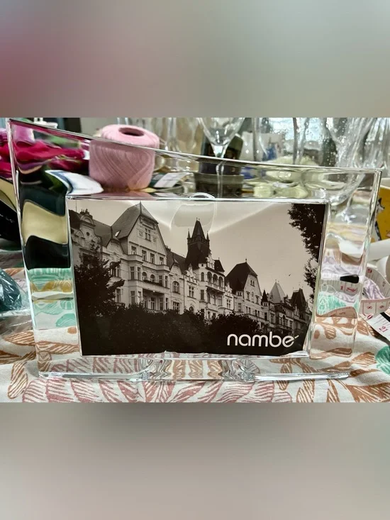 NAMBE Glass Picture Frame. 4”x6” pic. Total size 8.5”x6”. Stunning Etched Nambe