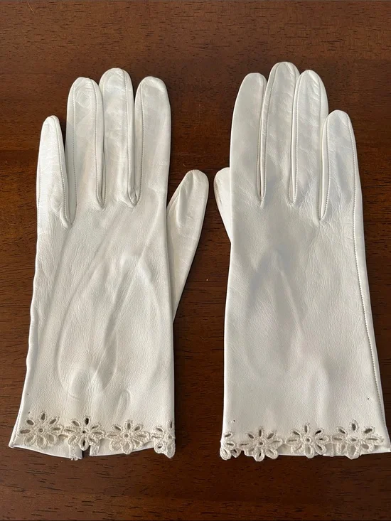 Vintage White Leather Ladies Gloves with Floral Cutout Cuff