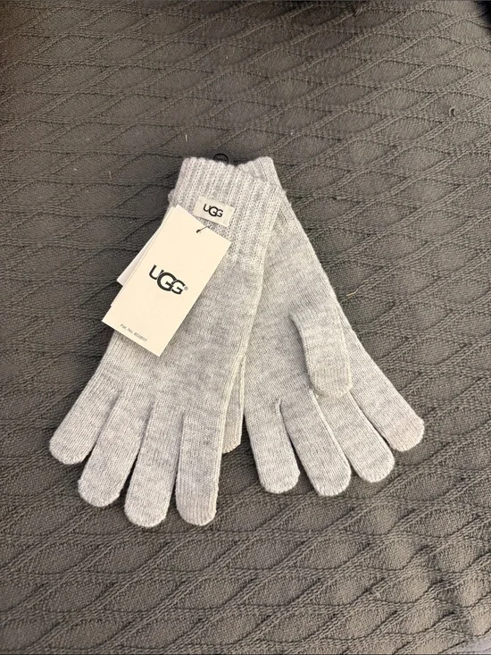 UGG Light Gray Knit Touchscreen Gloves