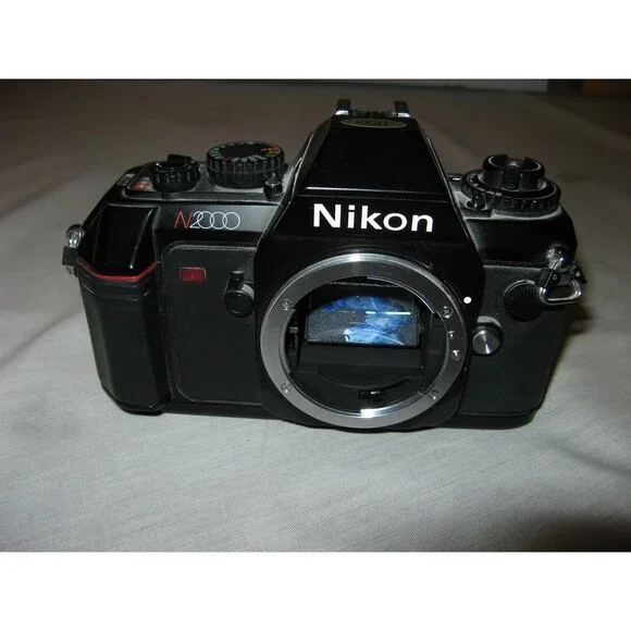 Nikon N2000 35mm Film SLR Camera Black No Lens Powers  SEE DESCRIPTION