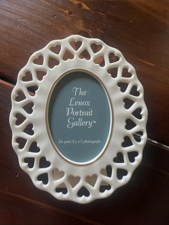Lenox Cream Porcelain Heart Lattice Frame with Gold Trim