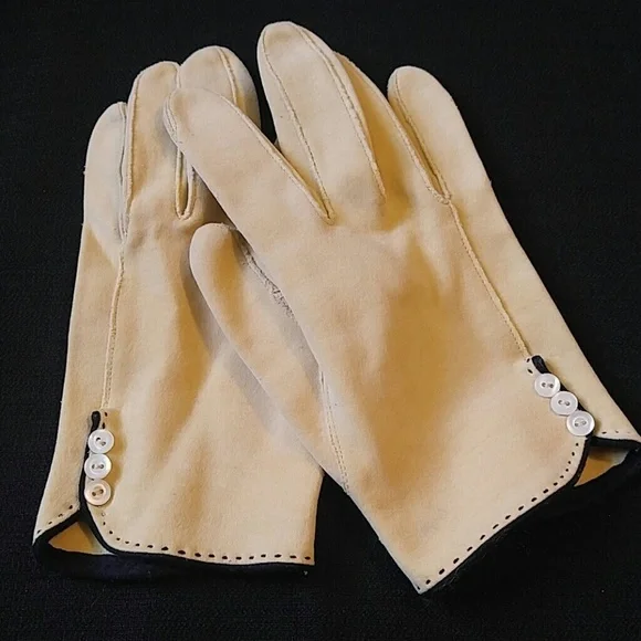 Lovely retro pair vintage gloves