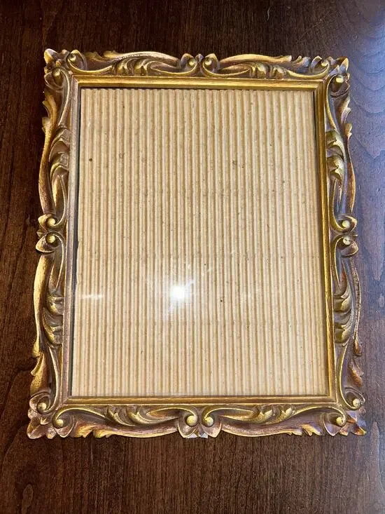 Vintage 1970s IIC USA Hollywood Regency picture frame faux-carved scroll design