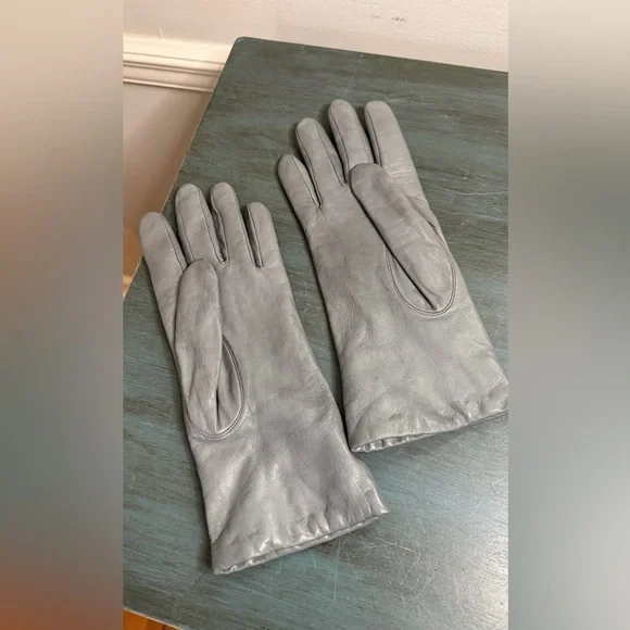 ARIS Grey soft leather gloves. Vintage Cashmere lining.  First small to medium