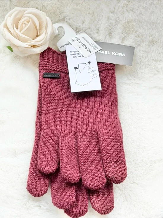 Michael Kors Knit Touchscreen Gloves - thumb and index finger. Merlot (Burgundy)