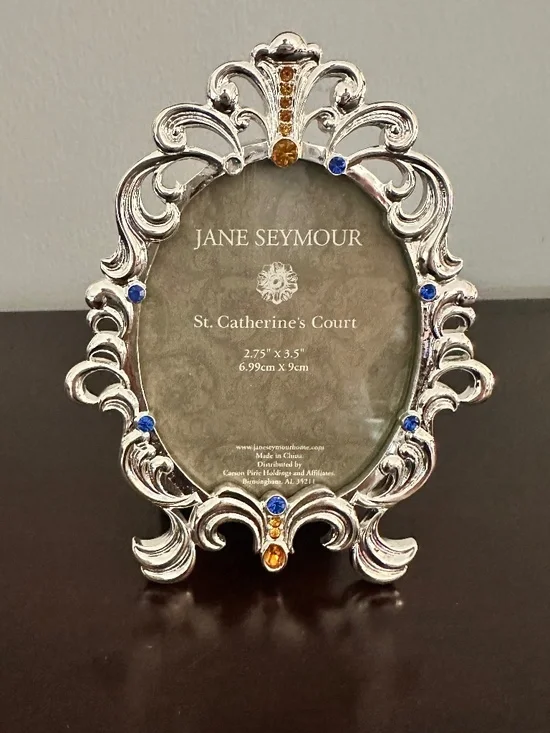 New Jane Seymour St Catherine’s Court Silver Tone 2.75