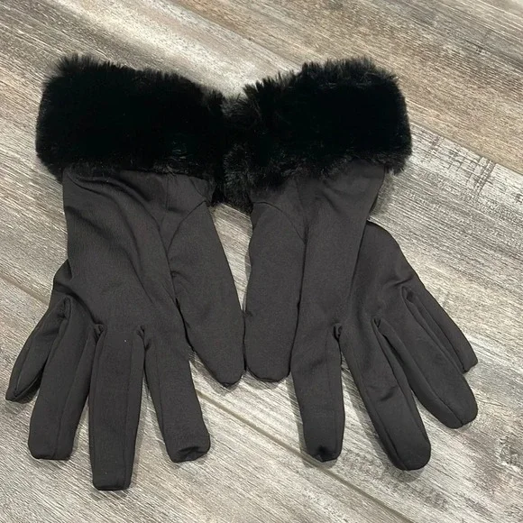 House of Harlow black faux fur gloves