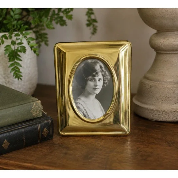Vintage Gold Tone Metal 4x5 Picture Frame Oval Wallet Photo Tabletop Easel Frame