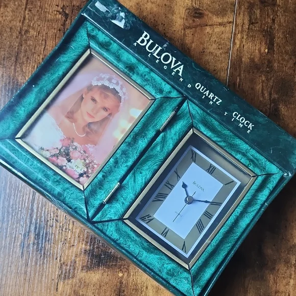 BULOVA‎ | New In Box Emerald and Gold Dual Frame Quartz Clock And Photo Holder