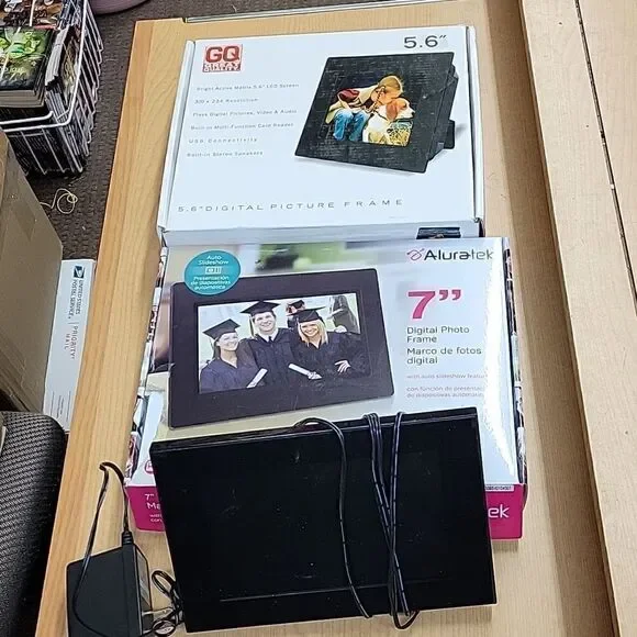 3‎ Digital Photo Frames..2 are new in box