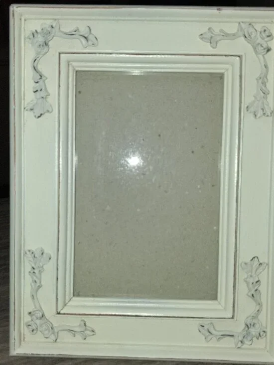 Vintage -style cream frame with ornate floral corner details 6.5 x 8.5 inches