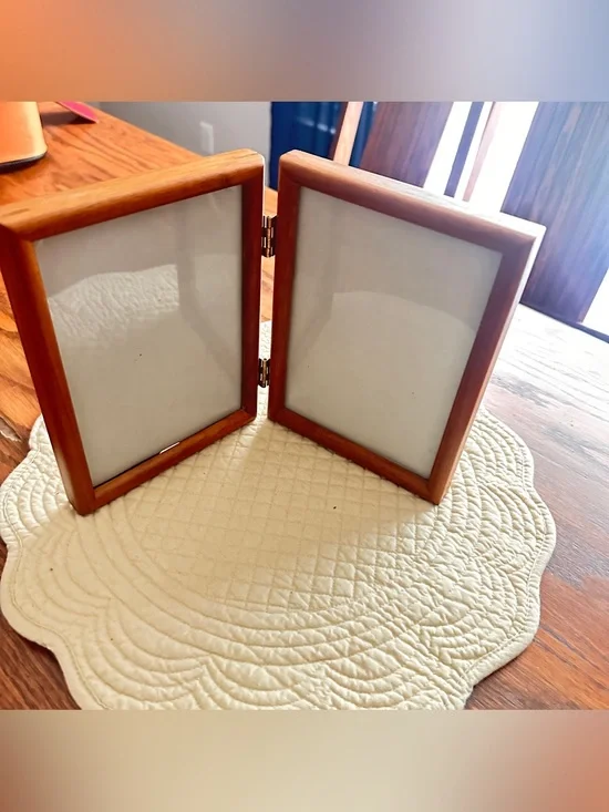 Vintage double 5x7 wood bifold frame