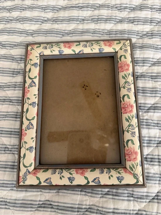 Vintage Floral Picture Frame in Cream, Pink & Blue