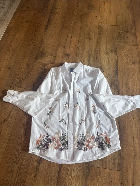 White Button-Up Shirt with Floral Embroidery