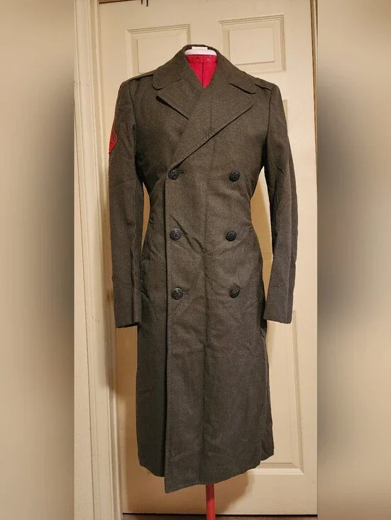 Men's Double-Breasted Military-Style Long Coat in Olive Size 34R