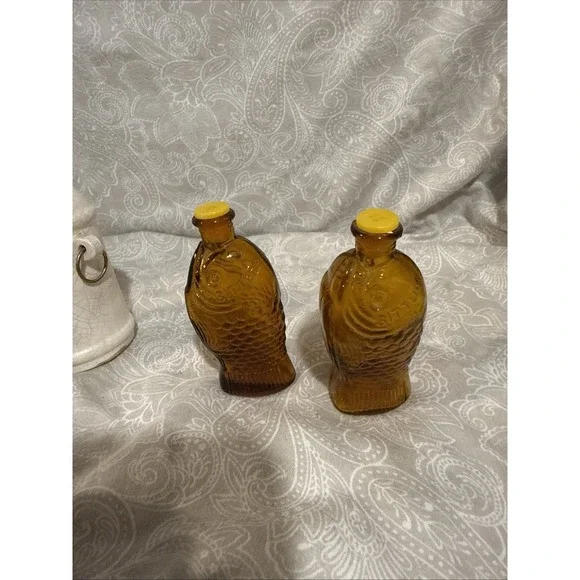 Vtg Bitters Fischs Amber Glass Fish Gold Bottle Salt & Pepper Shakers Small 3