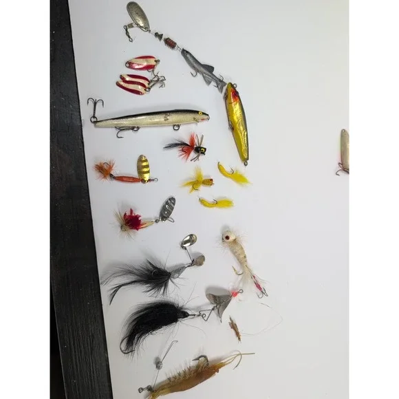 Vintage Fishing Lure Lot of 17
