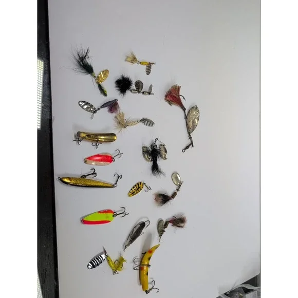 Fishing Lure Lot of 17 Vintage