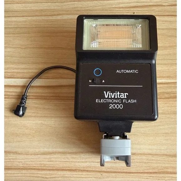 Vivitar Electronic Flash 2000 Universal Shoe Mount Camera Flash - Untested