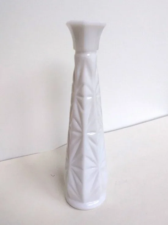 Vintage Hoosier White Starburst Pattern Milk Glass Bud Vase 9” Tall MCM Chip