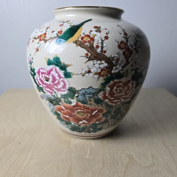 Kutani Ware Vase Pottery Jar With Flowers and Birds