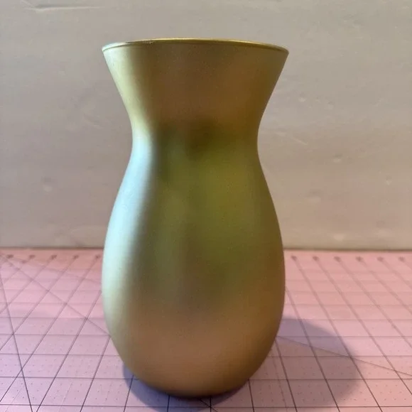 Gold‎ Metallic Vase With Matte Finish