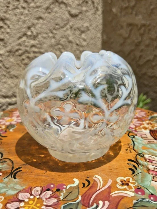 Antique 1899 Northwood Spanish Lace White Opalescent Glass Rose Bowl Vase No Chi