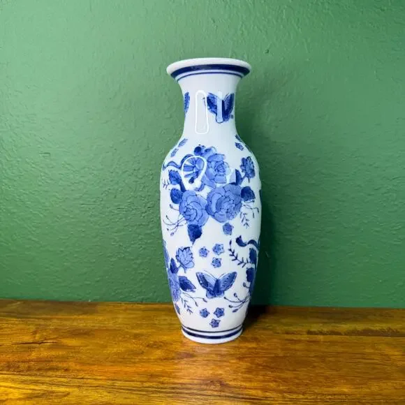 Vintage Chinese Blue White Porcelain Vase Painted Butterfly Floral Asian Ceramic