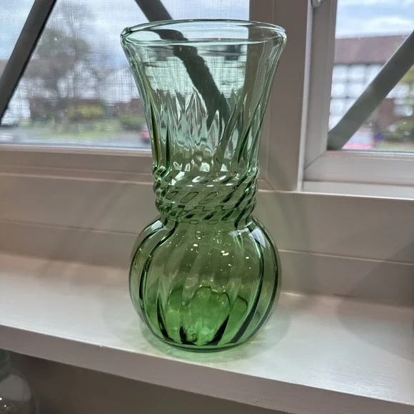 Vintage Anchor Hocking Light Green Flower Vase Braided Ribbed‎ Optic Swirl
