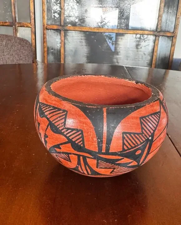 Vintage Jemez Pueblo Black-on-Red Pottery Jar - Signed G. Chinana 3x6