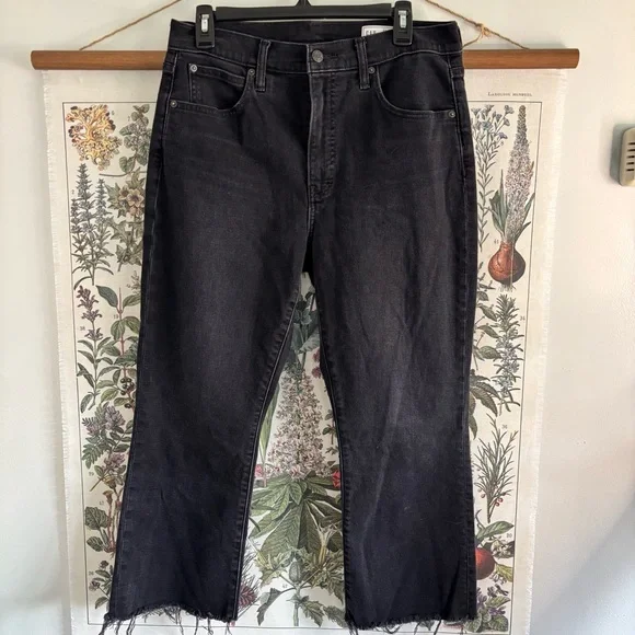 GAP Women’s Dark Gray Straight Jeans 31