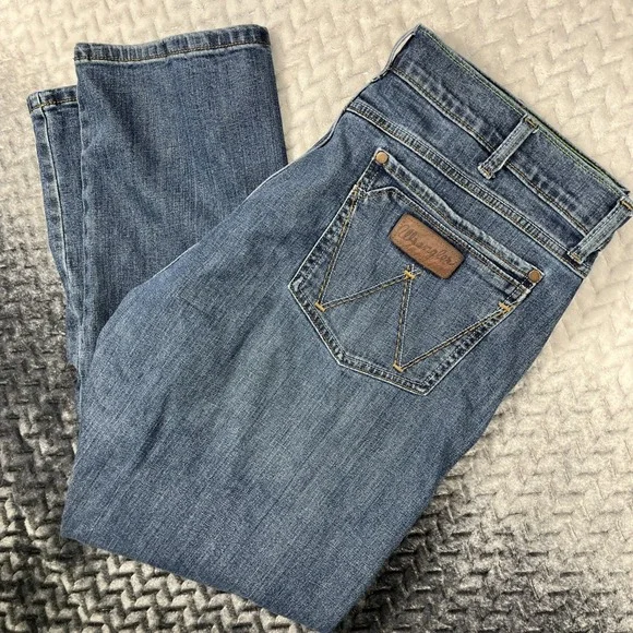 Wrangler Retro Jeans Mens 38x32 Blue Wash Slim Straight Casual Cowboy Denim