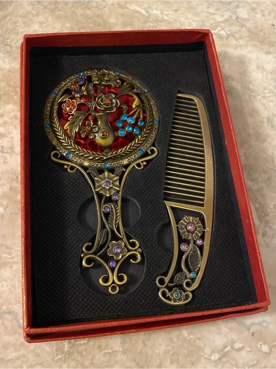 Vintage Ornate Vanity Mirror & Comb Set ✨🌹