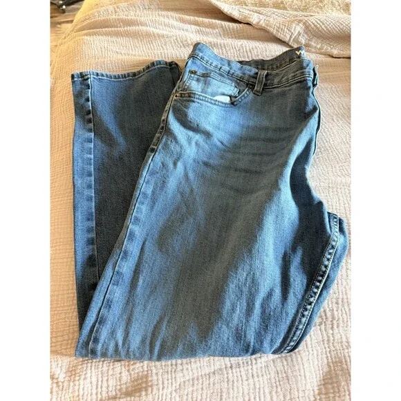 Wrangler Jeans Mens 38X30 Athletic Fit Blue Denim Relaxed Stretch Casual