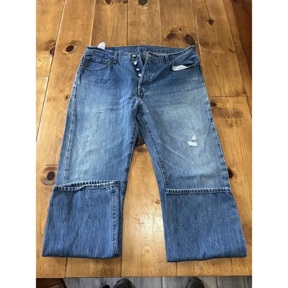 Levi's 501 Men's W34 L30 Straight Fit Button Fly Jeans Distressed Medium Wash