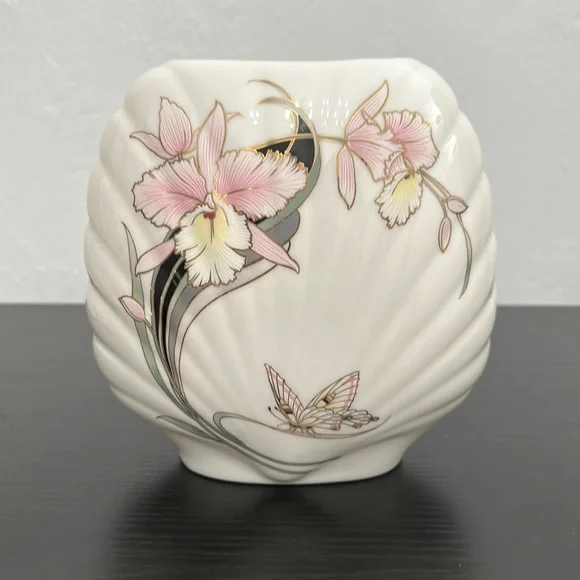 Fine China Wide Shell With Pink Iris & Gold Gilding Signed Vase