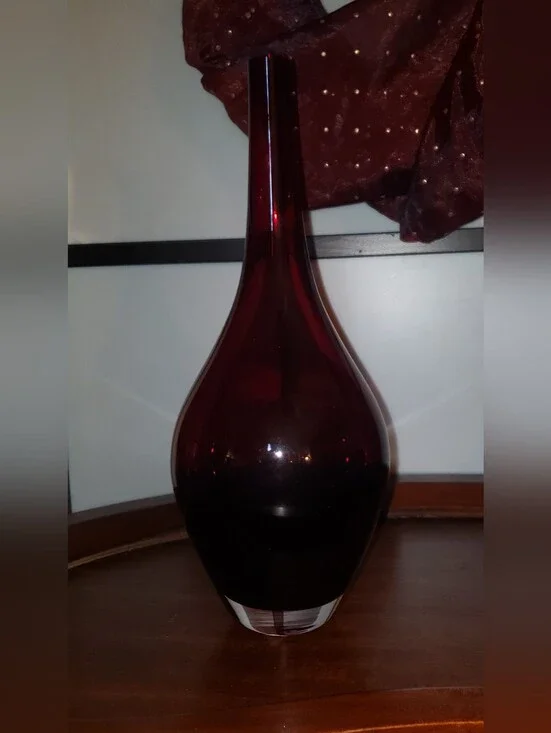 Elegant Deep Red Glass Vase - Home Accents