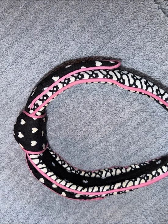Lele Sadoughi Black and Pink Heart Print Knotted Headband