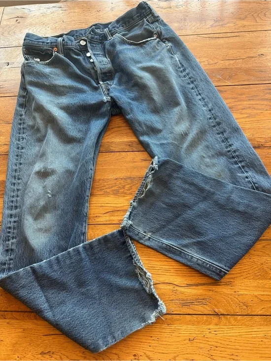 501 Button Fly Levi’s 34 x 32 FLAWED