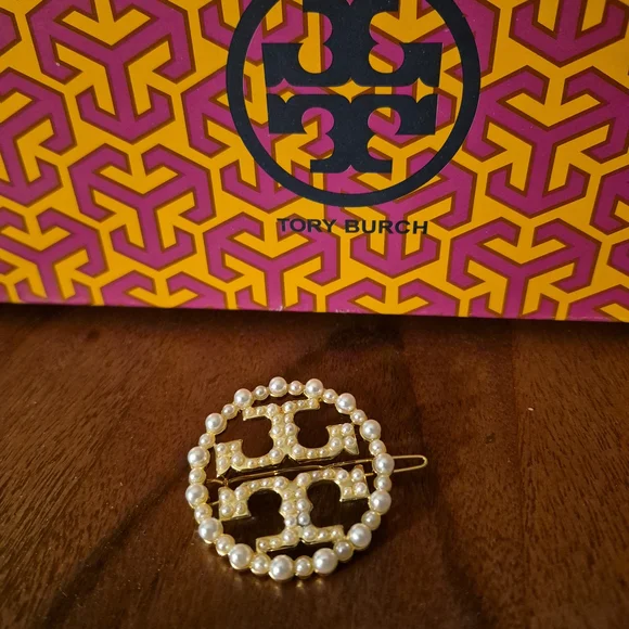 Tory Burch Pearl Logo Hair Clip - Gold & White